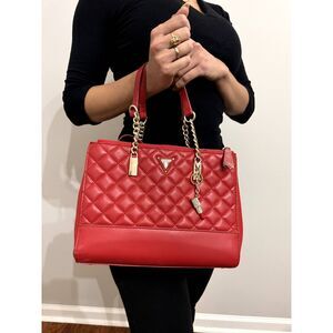 GUESS WOMEN'S "GIULLY" CORAL RED QUILTED SHOULDER/CROSSBODY TOTE